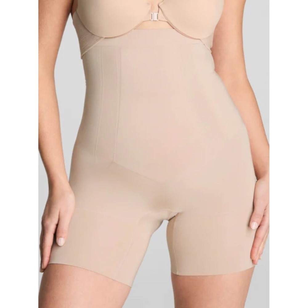 SPANXsculpt  OnCore High-Waist Mid-Thigh Shaper M